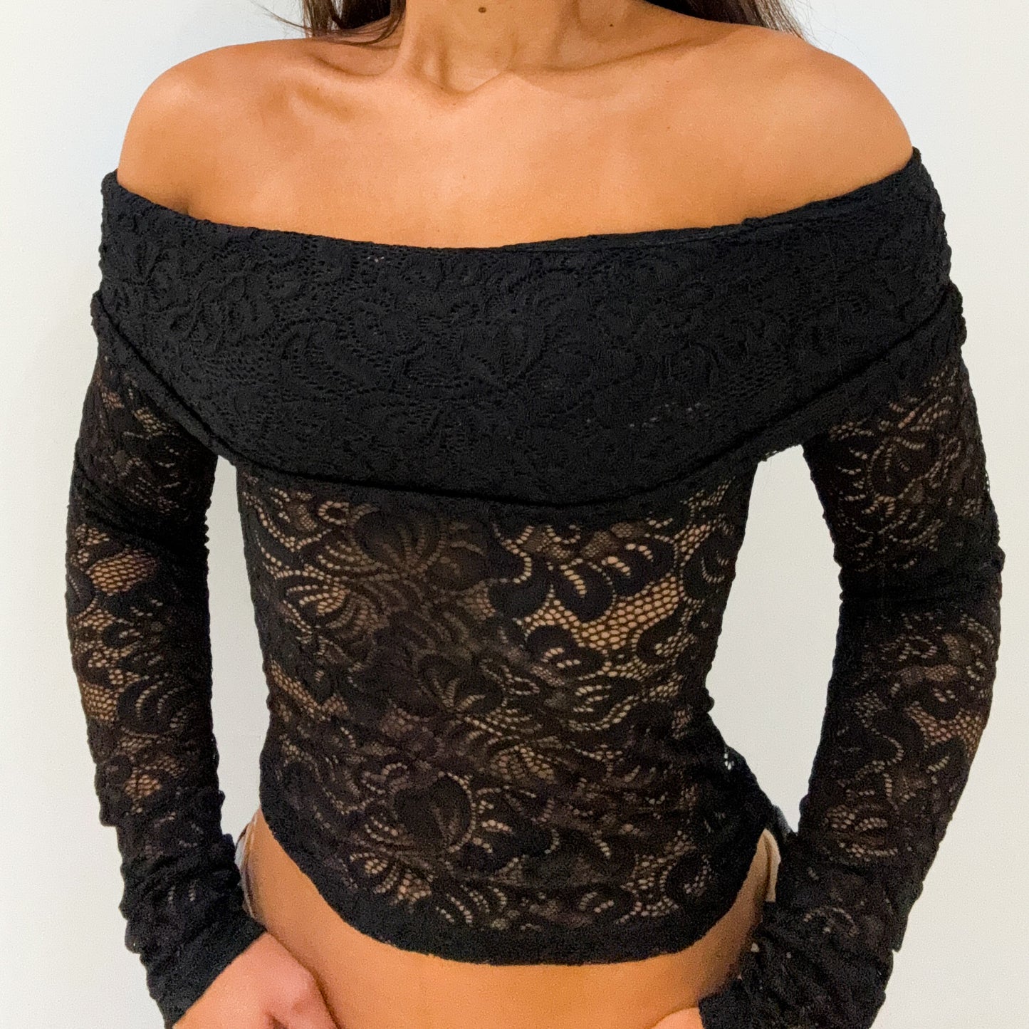LACE OFF SHOULDER TOP