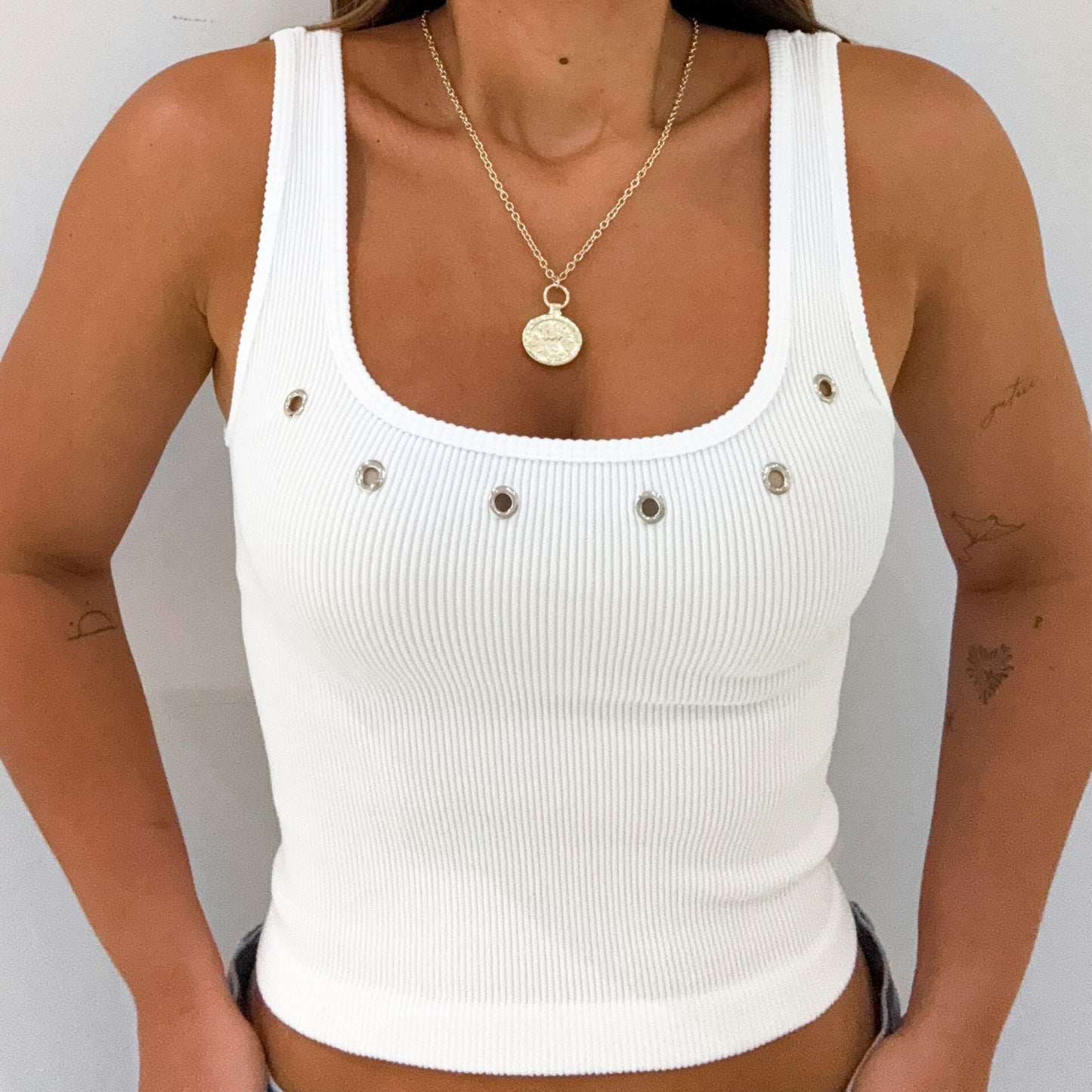 DETAIL TANK TOP
