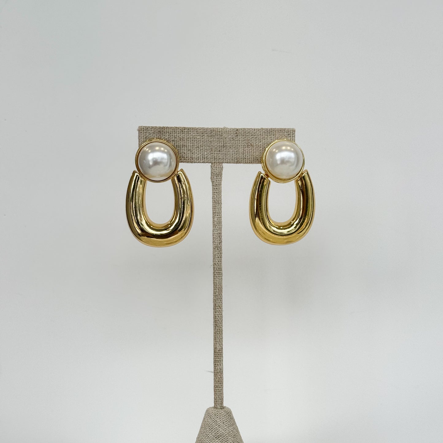 PEARL U EARRINGS