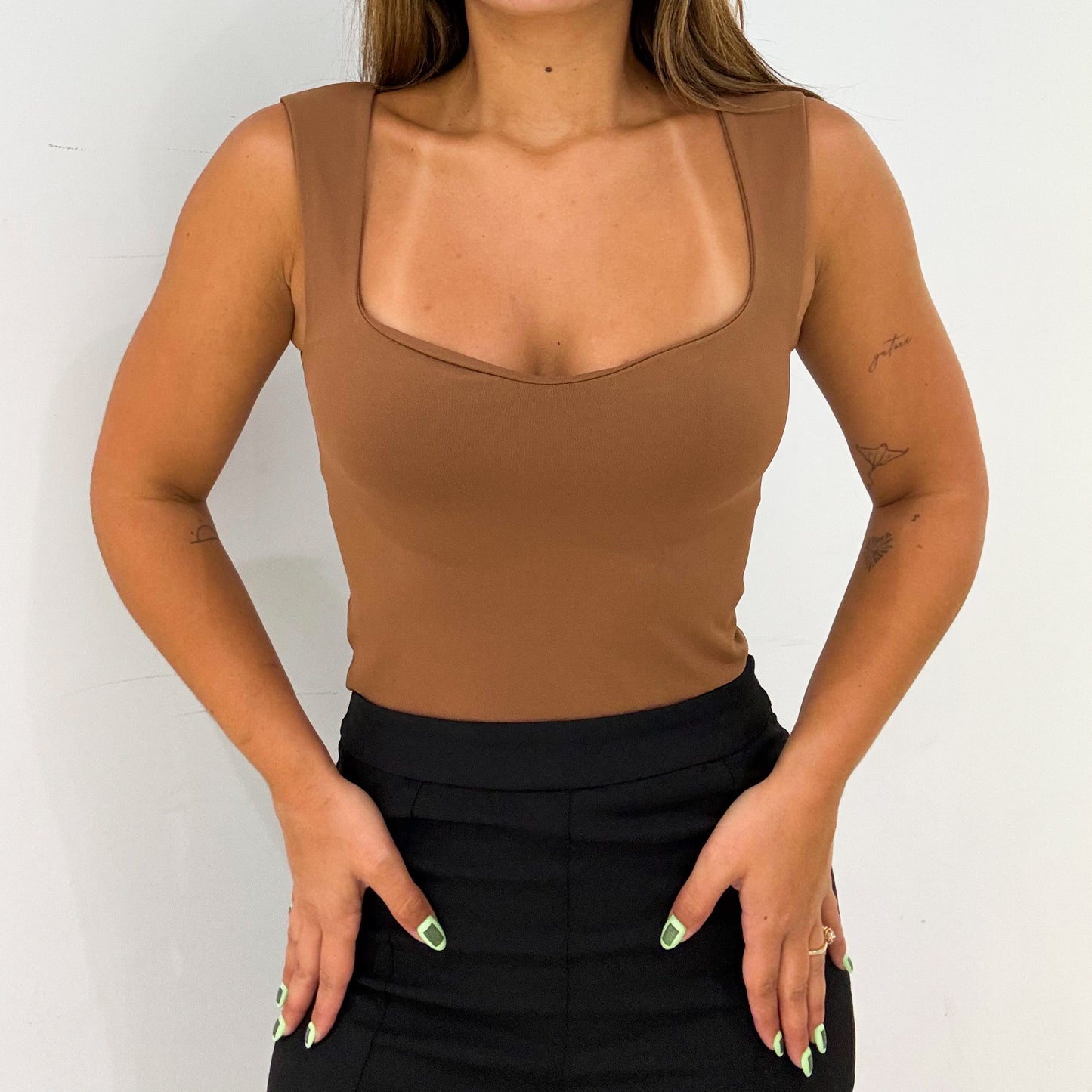HEART NECK BASIC TOP
