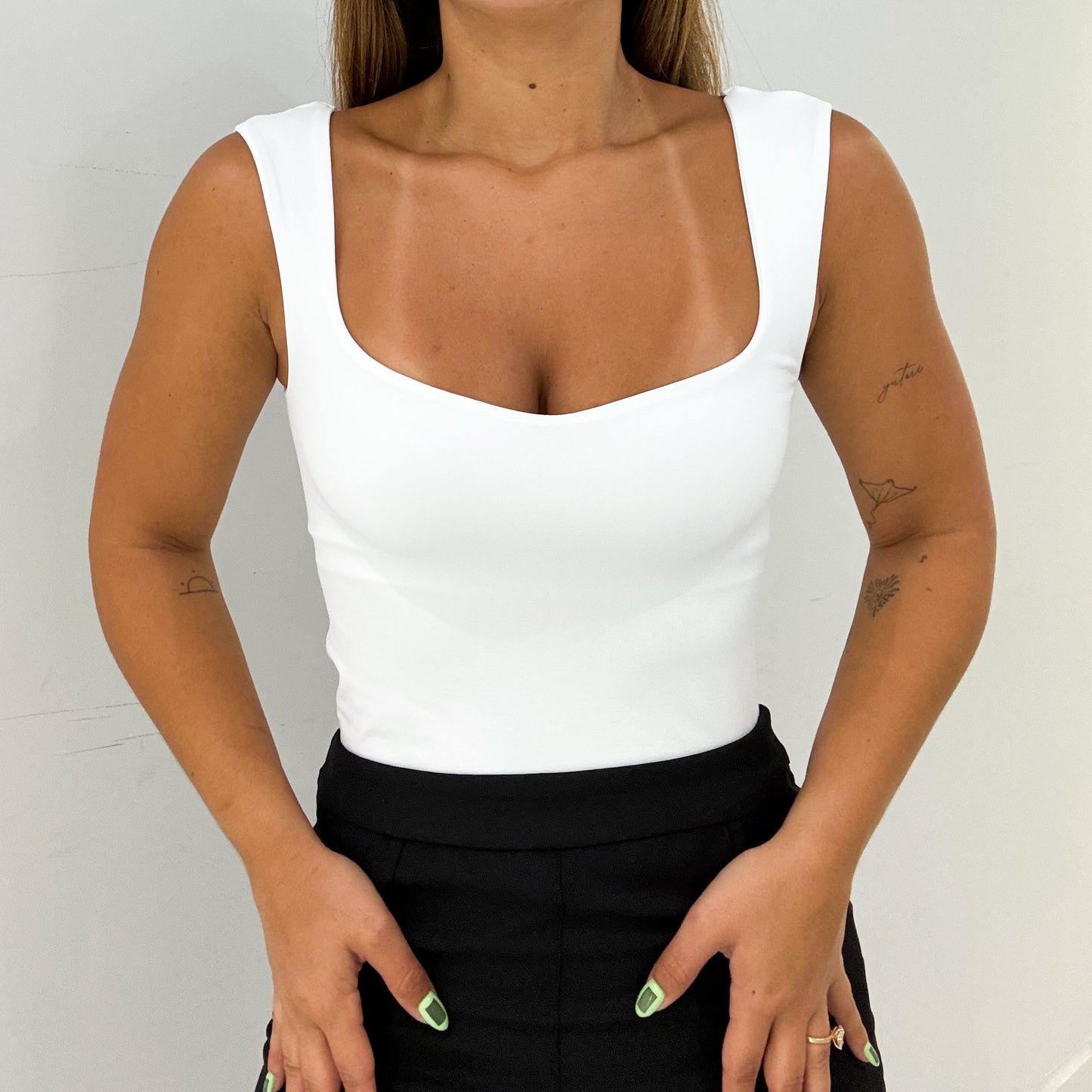 HEART NECK BASIC TOP