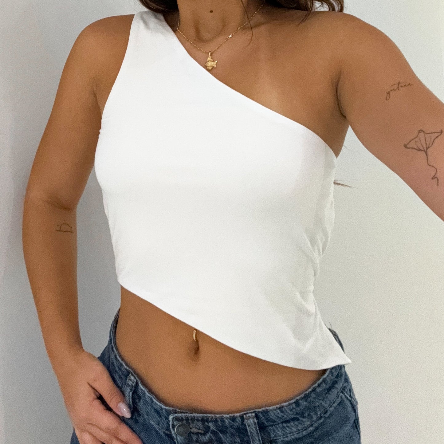 GIGI ONE SHOULDER TOP