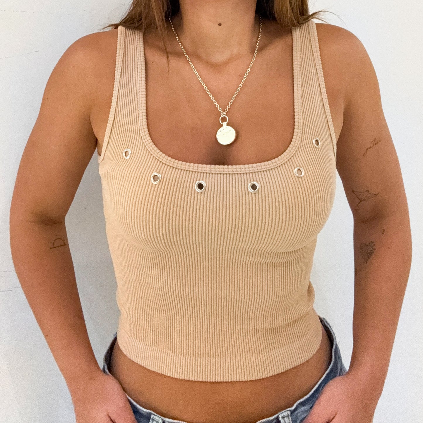 DETAIL TANK TOP