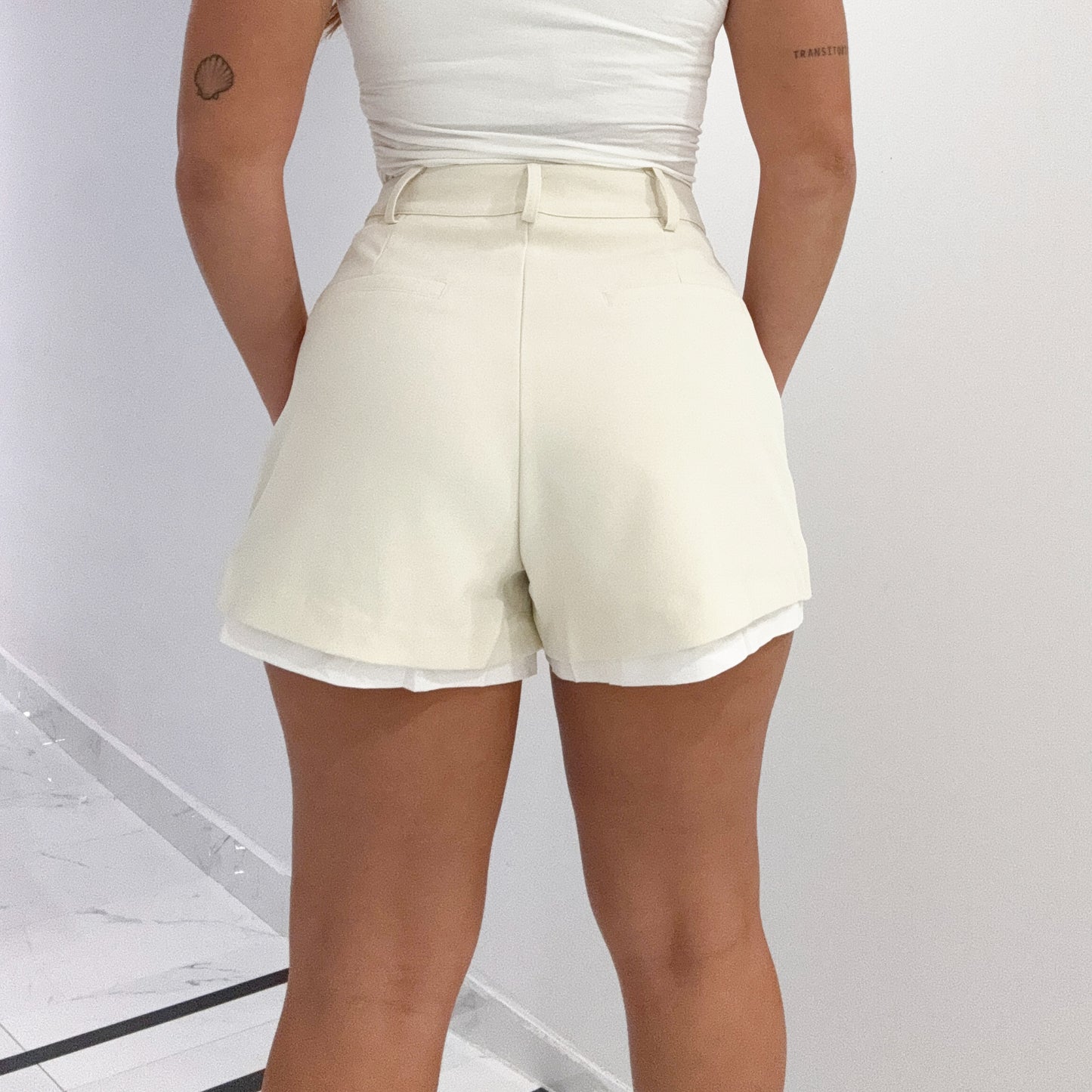 BEIGE SHORT