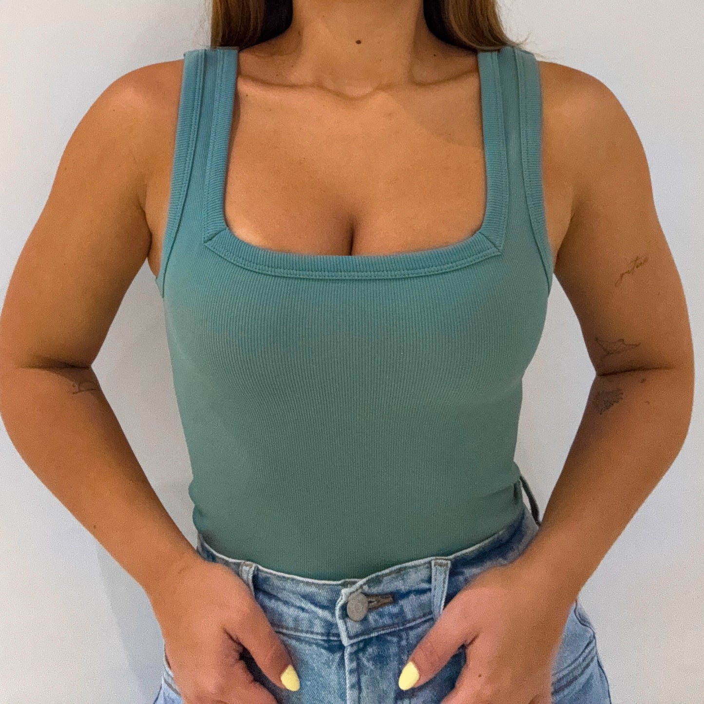 SQUARE NECK BASIC TOP