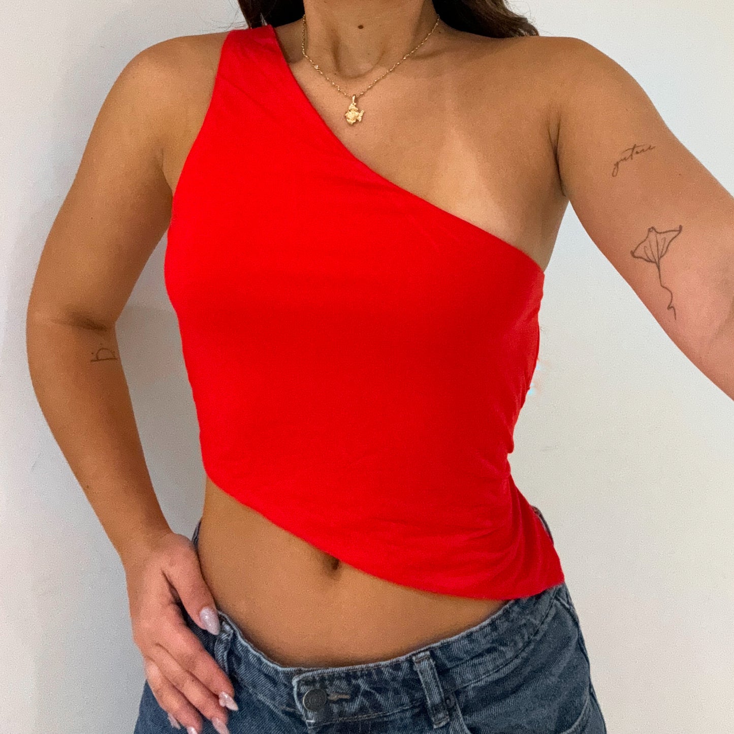 GIGI ONE SHOULDER TOP